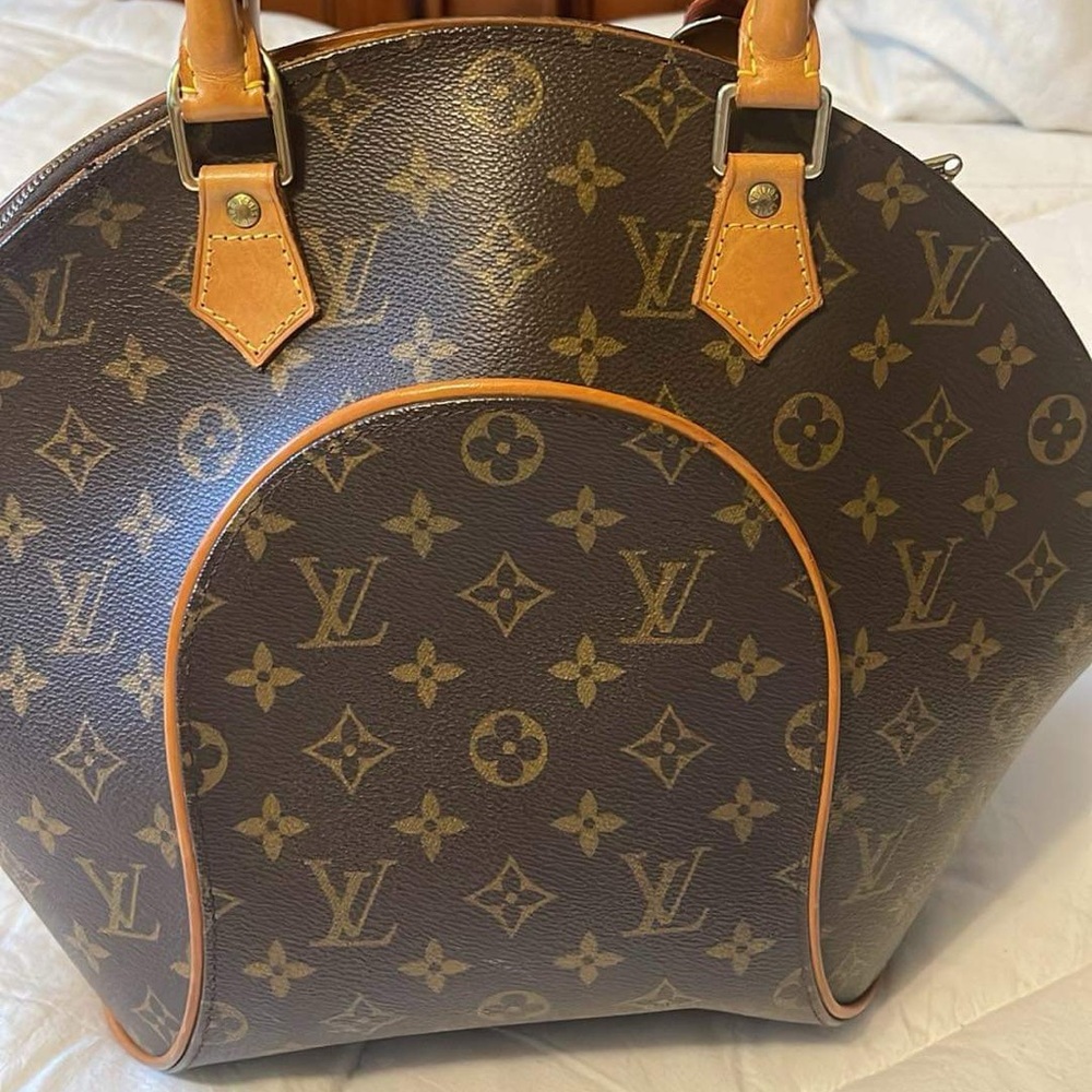 Pre loved LV Ellipse MM size